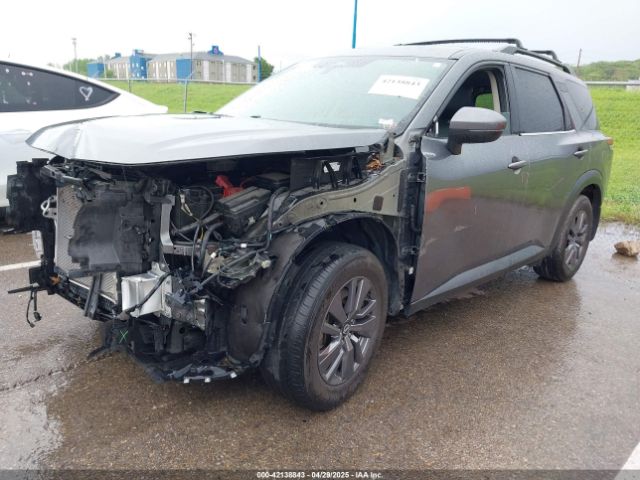 5N1DR3BA5NC237602 Nissan Pathfinder Sv 2wd