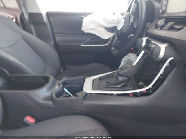 2T3H1RFV3LC068821 Toyota RAV4 LE