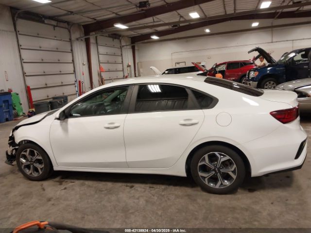 3KPF24AD4KE115000 KIA Forte Lxs