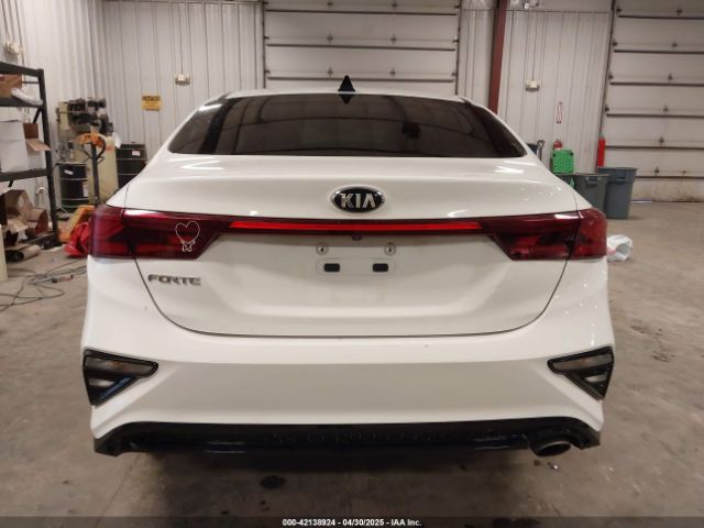 3KPF24AD4KE115000 KIA Forte Lxs