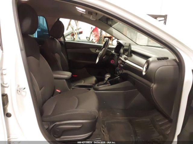 3KPF24AD4KE115000 KIA Forte Lxs