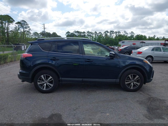 JTMWFREV9JJ165655 Toyota Rav4 Xle