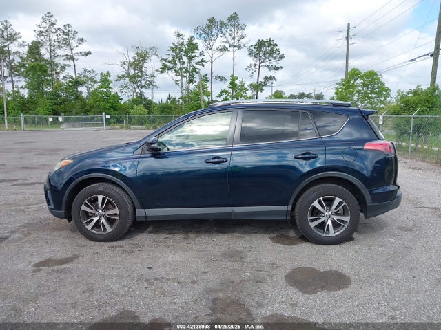JTMWFREV9JJ165655 Toyota Rav4 Xle