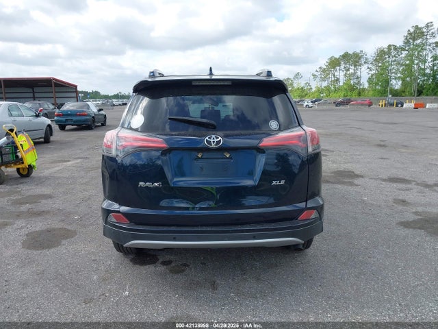JTMWFREV9JJ165655 Toyota Rav4 Xle