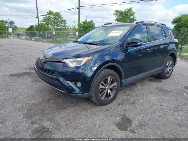 JTMWFREV9JJ165655 Toyota Rav4 Xle