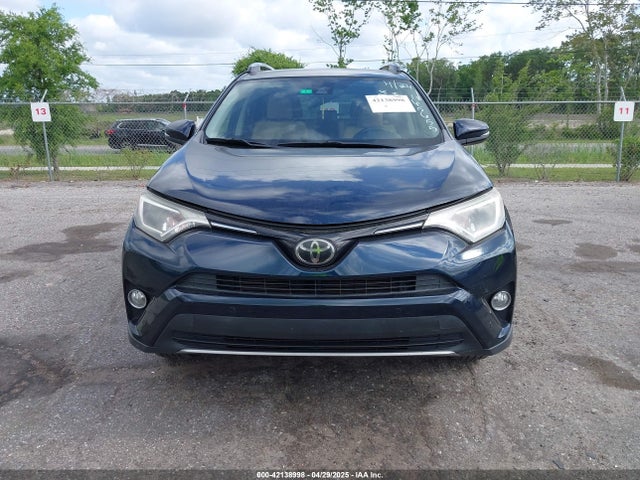 JTMWFREV9JJ165655 Toyota Rav4 Xle