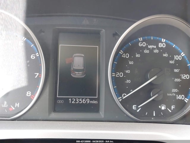 JTMWFREV9JJ165655 Toyota Rav4 Xle