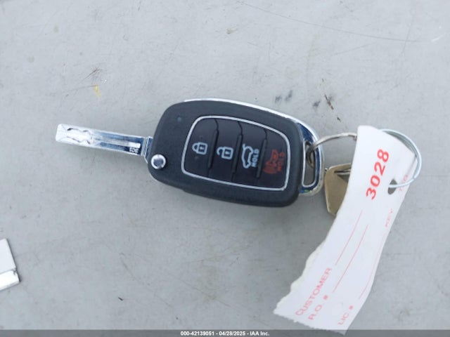 KM8J33A42HU357078 Hyundai TUCSON SE