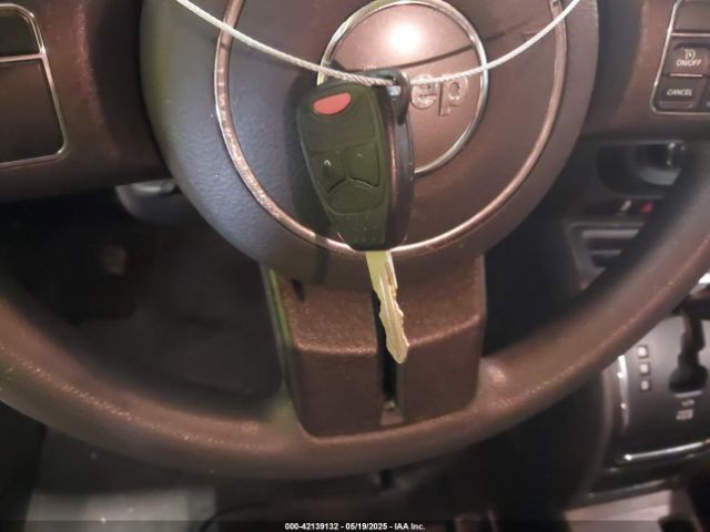 1C4NJPBA0FD285379 Jeep Patriot Sport