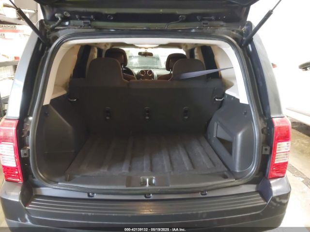 1C4NJPBA0FD285379 Jeep Patriot Sport