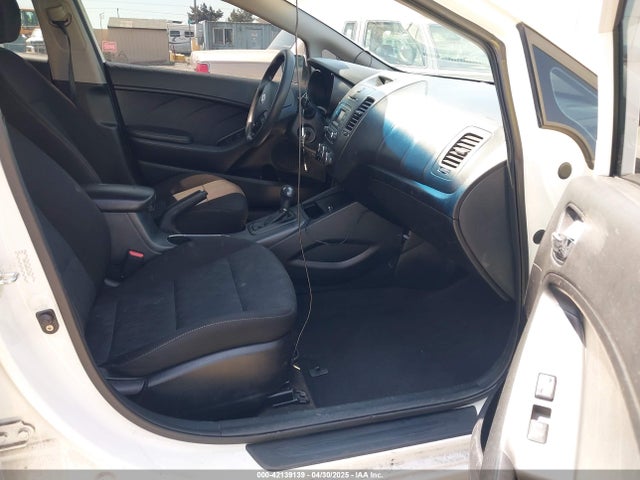 KNAFK4A60G5614345 KIA mpi nu