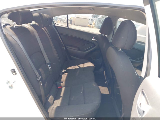 KNAFK4A60G5614345 KIA mpi nu