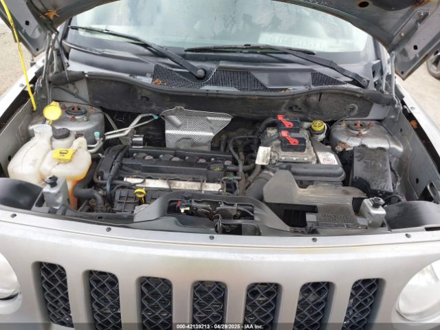 1C4NJPFAXGD812386 Jeep Patriot Latitude