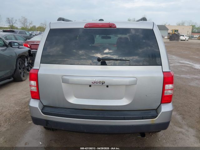 1C4NJPFAXGD812386 Jeep Patriot Latitude