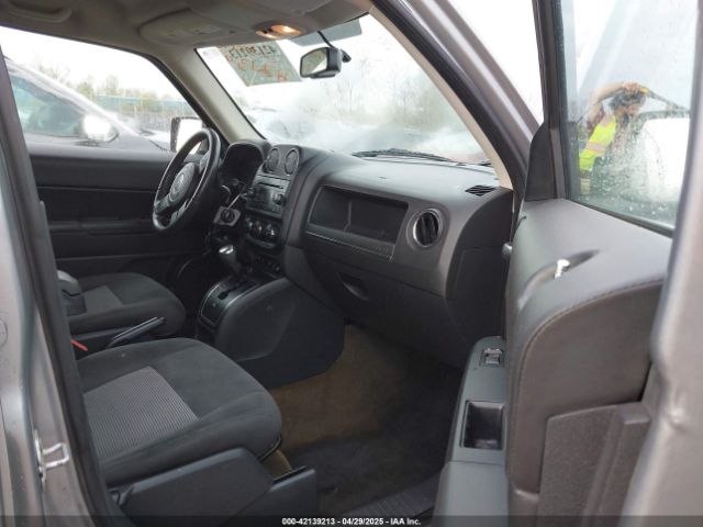 1C4NJPFAXGD812386 Jeep Patriot Latitude