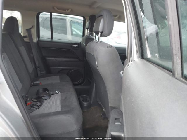 1C4NJPFAXGD812386 Jeep Patriot Latitude