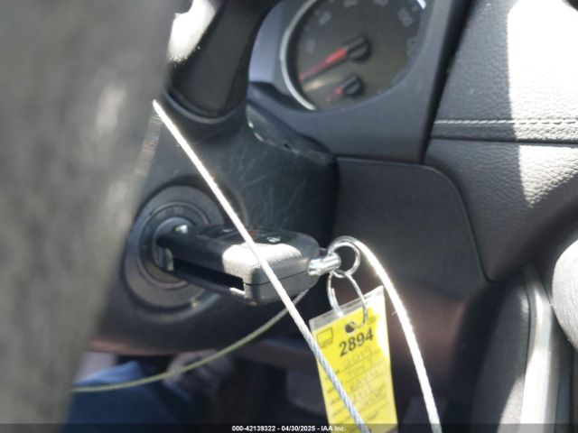 JTMG1RFV3KD007040 Toyota RAV4 LE