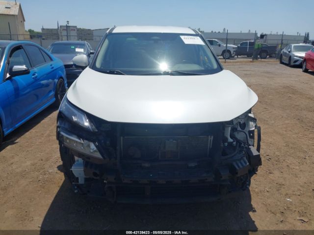 JN8BT3BA8PW408605 Nissan Rogue Sv Fwd
