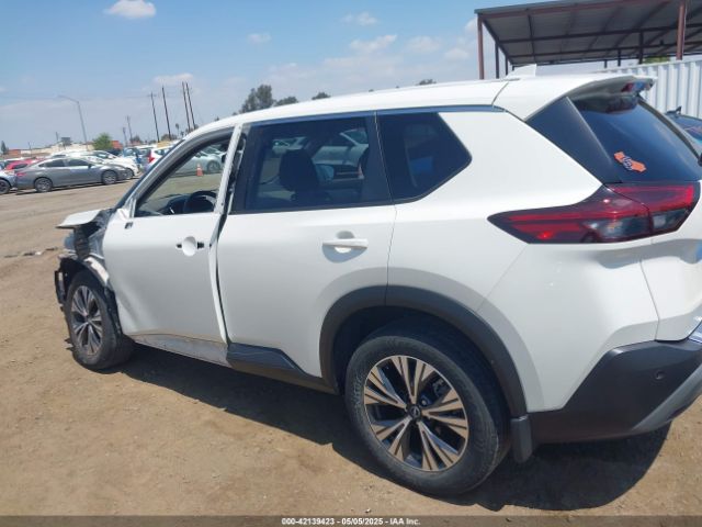JN8BT3BA8PW408605 Nissan Rogue Sv Fwd