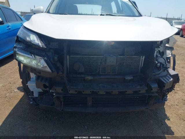 JN8BT3BA8PW408605 Nissan Rogue Sv Fwd