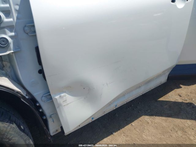 JN8BT3BA8PW408605 Nissan Rogue Sv Fwd