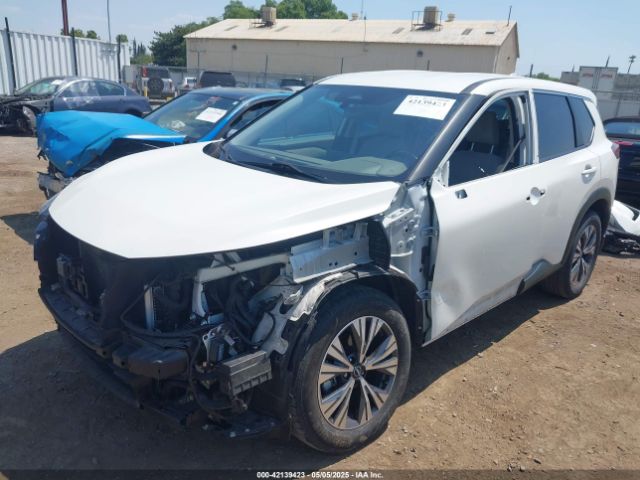 JN8BT3BA8PW408605 Nissan Rogue Sv Fwd