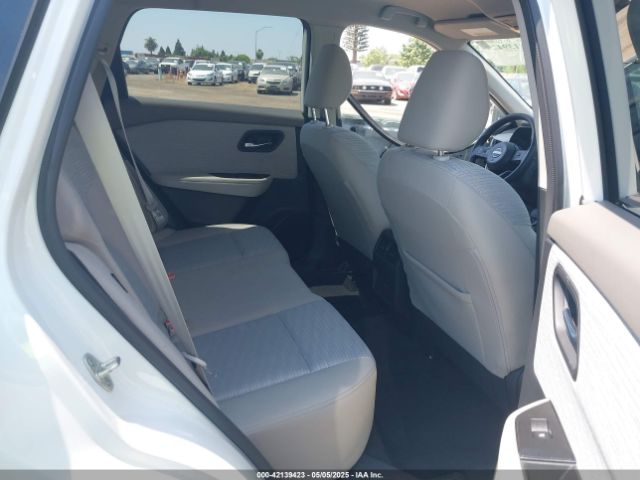 JN8BT3BA8PW408605 Nissan Rogue Sv Fwd