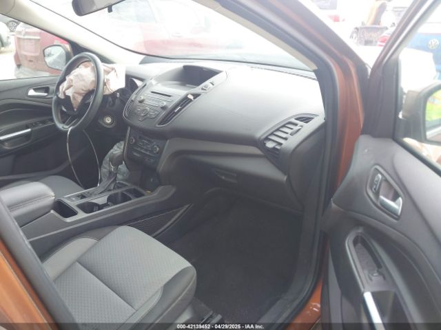 1FMCU0GD3HUE45682 Ford ESCAPE SE