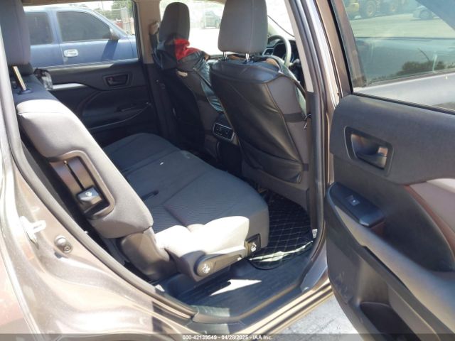 5TDZARFH0KS056820 Toyota Highlander Le