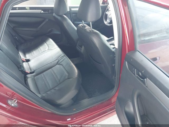 1VWAT7A37FC014673 Volkswagen Passat 1.8t Wolfsburg Edition