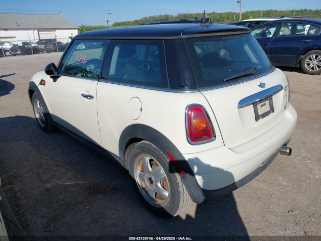 2007 MINI COOPER WMWMF33597TU61986 Photo 2
