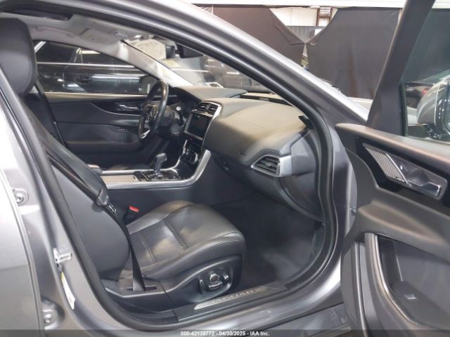 2020 JAGUAR XE SAJAJ4FX3LCP58609 Photo 4