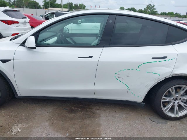 7SAYGDEE7NF310555 Tesla 2022