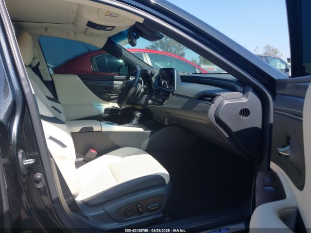 58ADA1C10NU026319 Lexus ES 300H