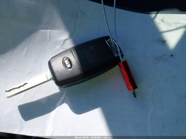 5XXGT4L33KG324175 KIA Optima Lx