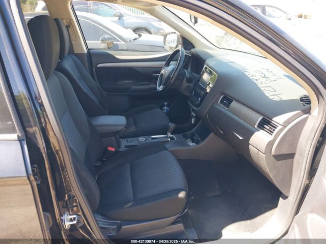 JA4AZ3A38EZ006212 Mitsubishi Outlander Se