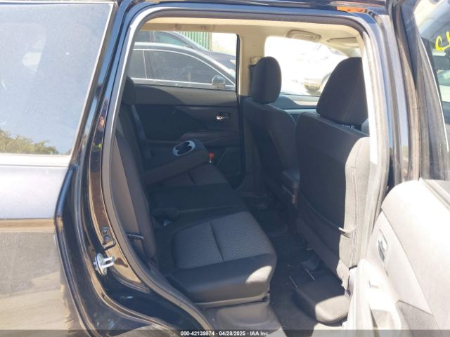 JA4AZ3A38EZ006212 Mitsubishi Outlander Se