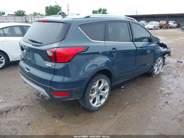 1FMCU0J94KUC32929 Ford Escape Titanium