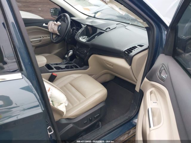 1FMCU0J94KUC32929 Ford Escape Titanium