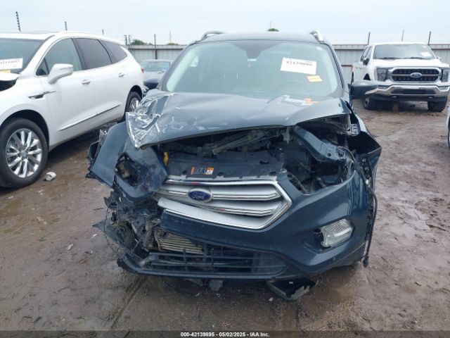 1FMCU0J94KUC32929 Ford Escape Titanium