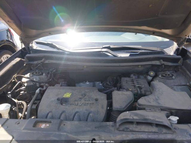 JA4AZ3A32KZ012387 Mitsubishi Outlander Es