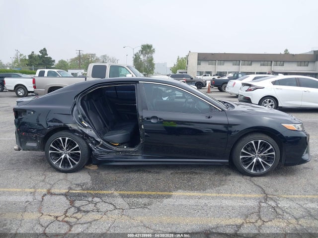 4T1B11HK0JU660482 Toyota CAMRY SE