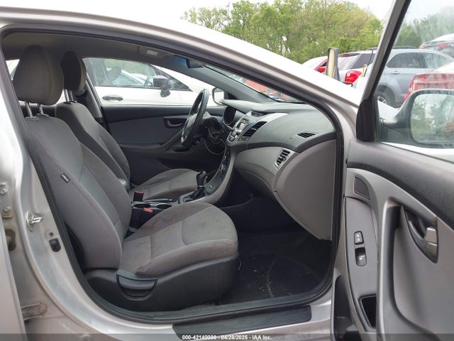 5NPDH4AE7GH736569 Hyundai ELANTRA SE