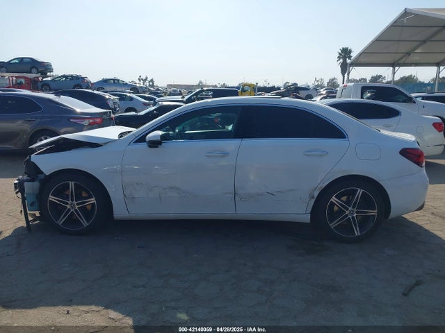 WDD3G4EB0KW000497 Mercedes-Benz m260