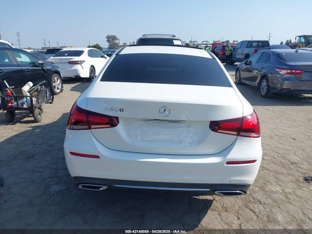 WDD3G4EB0KW000497 Mercedes-Benz m260