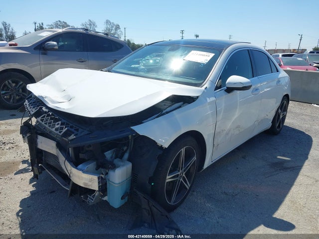WDD3G4EB0KW000497 Mercedes-Benz m260