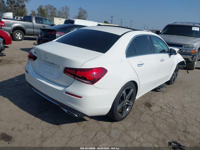 WDD3G4EB0KW000497 Mercedes-Benz m260
