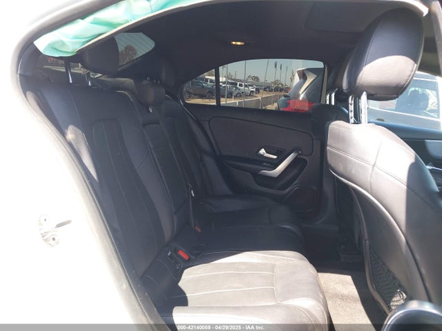 WDD3G4EB0KW000497 Mercedes-Benz m260
