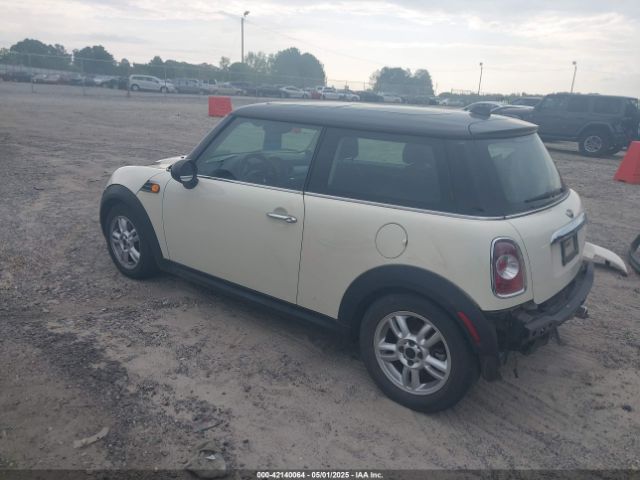 2011 MINI COOPER WMWSU3C52BT096539 Photo 2