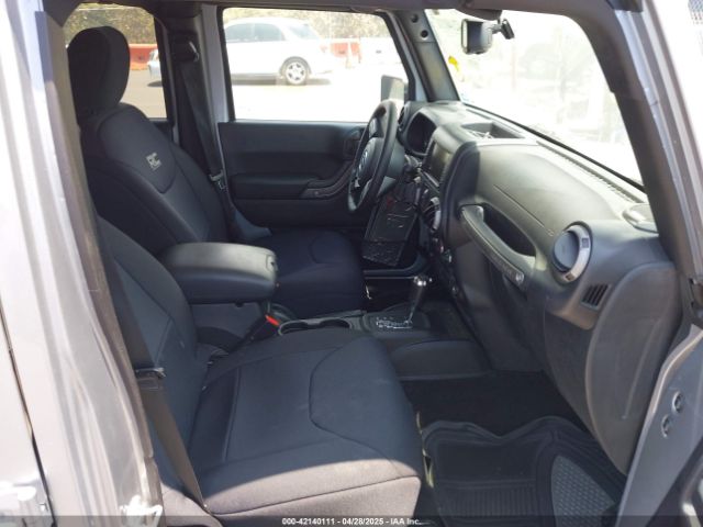 1C4BJWDG7GL109953 Jeep Wrangler Unlimited Sport